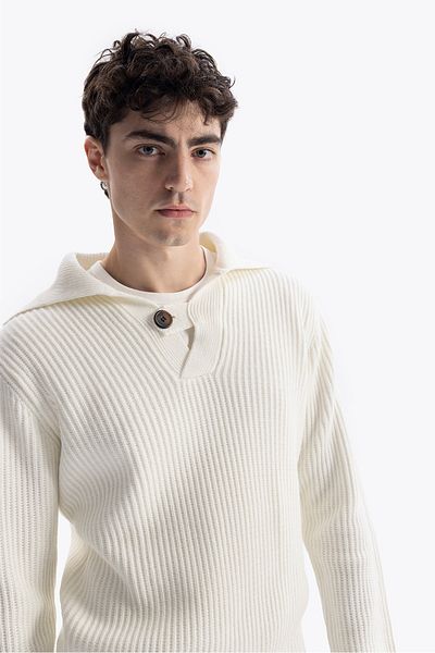 GIESTO White Knitwear Sweater - Buttoned Design