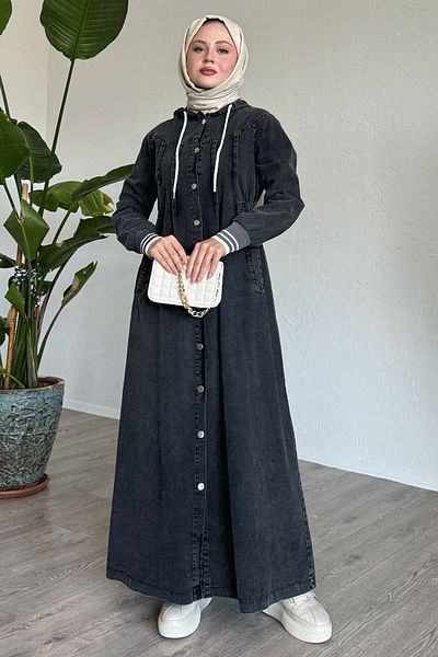 InStyle Černé džínové šaty s elastickým pasem s kapucí