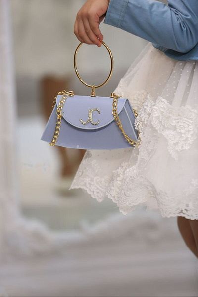 By Feyza Kids Collection κοριτσίστικο σχέδιο δαντέλα με κορδόνια βραδινό φόρεμα & ώμους με λεπτομέρεια αλυσίδας λινό μπουφάν & ζώνη & τσάντα 4 τεμαχίων