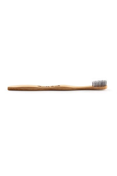 Humble Brush فرشاة أسنان سوداء ذات طرف رفيع من الفحم