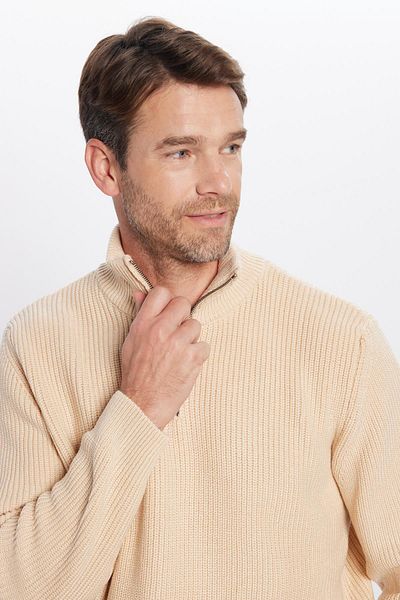 Tudors Slim-Fit-Strickpullover für Herren mit Reißverschluss und cremefarbenem Stehkragen
