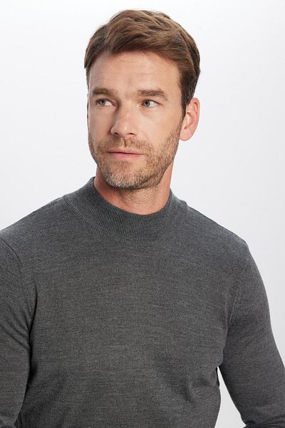 Tudors Herren-Strickpullover mit schmaler Passform und halbem Rollkragenpullover in Grau