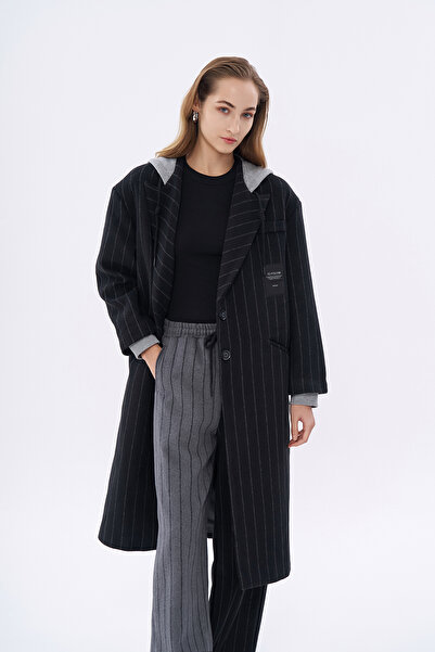 Quzu Λεπτομερές παλτό με μαύρη κουκούλα