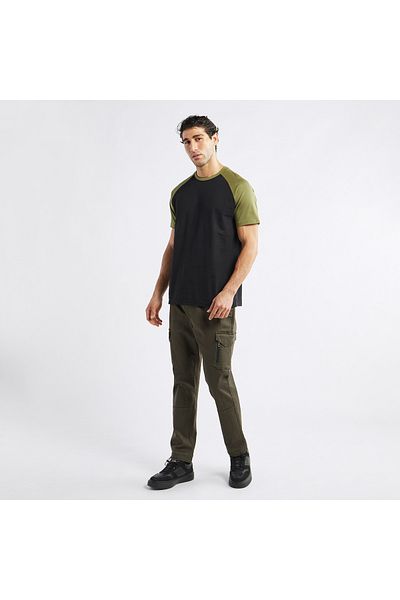 FAV Colourblock T-shirt with Crew Neck and Raglan Sleeves