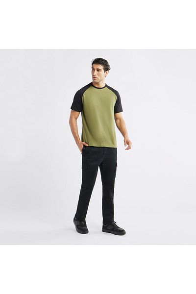 FAV Colourblock T-shirt with Crew Neck and Raglan Sleeves