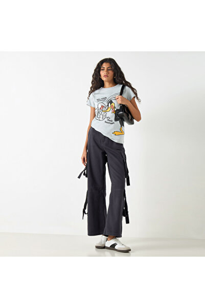 SP Characters تي شيرت بطبعة لوني تونز ورقبة دائرية وأكمام قصيرة