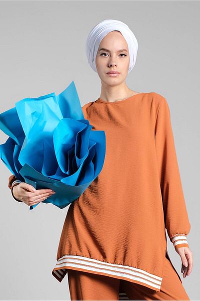 TRENDTESETTÜR Γυναικείο κοστούμι παντελονιού Taba (K.TABA) με λεπτομέρεια γκλίτερ 44681