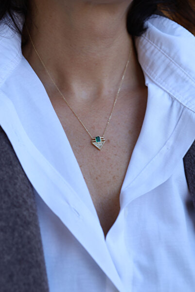 Yenigün Kuyumculuk 14 Ayar Altın Üçgen Tasarım Baget Yeşil Taşlı Kolye