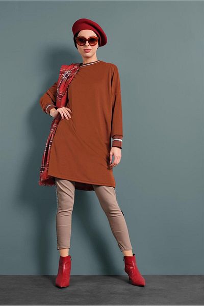 TRENDTESETTÜR Γυναικείο Taba (K.TABA) Μονόχρωμο Μονόχρωμο Μπλουζάκι με Λεπτομέρεια Στρογγυλής Λαιμόκοψης 0712