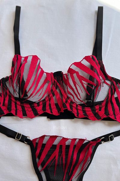 Rubuvi Sword Femei Underwire Ruched Tulle Brode Bralet Lenjerie de corp Chiloți Set Sutien Set Lenjerie