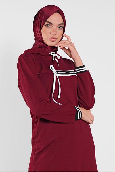 TRENDTESETTÜR تونيك رياضي نسائي بسحاب أحمر كلاريت 3302