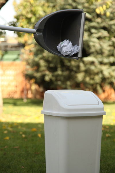 AboutThePerfect Banyo ve mutfak için şık 32 litrelik kapaklı çöp kovası, atık...