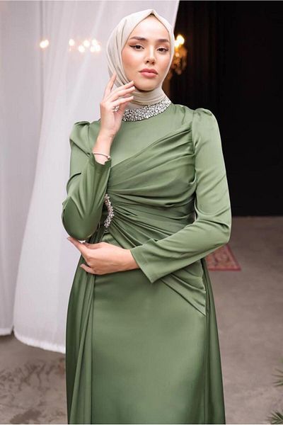TRENDTESETTÜR فستان سهرة نسائي من الساتان الكاكي مرصع بالأحجار T 7654