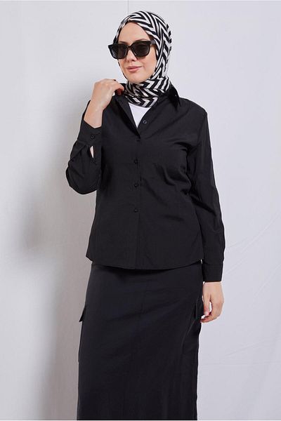 TRENDTESETTÜR WOMEN'S BLACK STRAIGHT CUT SHIRT T 2121