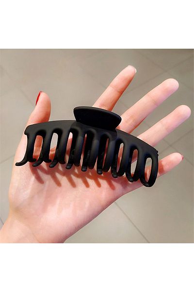 So Much Accesories إصدار محدود من حذاء Modan Toka باللون الأسود الكبير للنساء