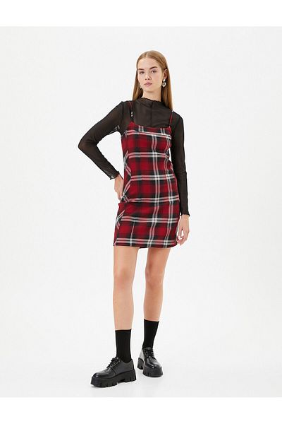 Koton Mini-Salopet-Kleid mit schmalen Trägern und schmaler Passform