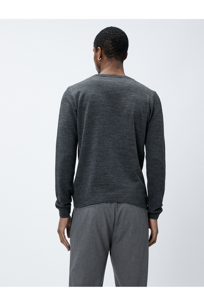 Koton Basic-Pullover, Rundhalsausschnitt, schmale Passform, lange Ärmel, strukturiert