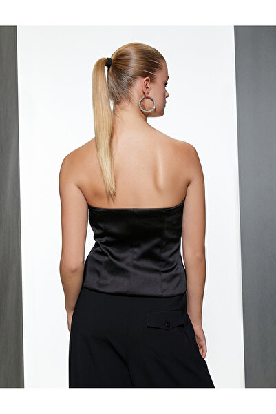 Koton Saténová halenka večerních šatů bez ramínek s detailem knoflíku