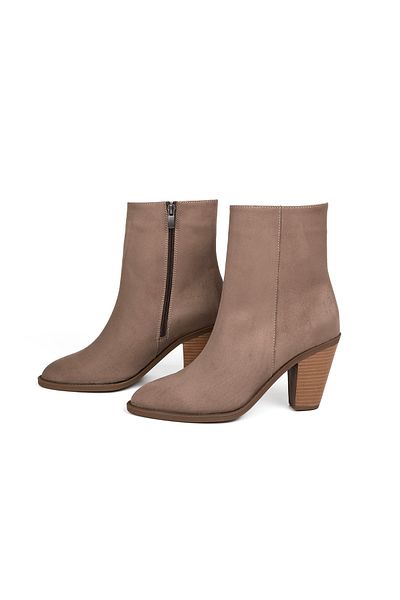 LA PASSION Women's Imported Suede Zippered Boots