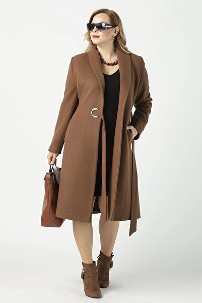 Moda Berray 932 Kadın Camel Şal Yaka Kuşaklı Toka Detaylı Büyük Beden Kaşe Kaban