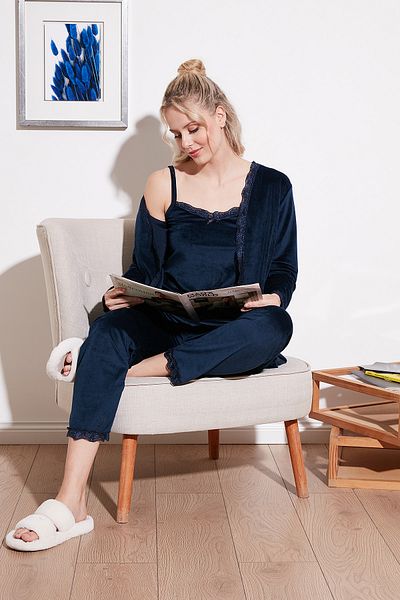Lela Soft Textured Lace Velvet Pajamas and Dressing Gown Set - Regular Fit 6095545