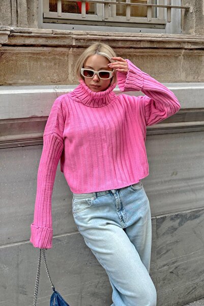 Swist Pulover de damă din tricotaj crop cu detaliu manșetă cu gât roz