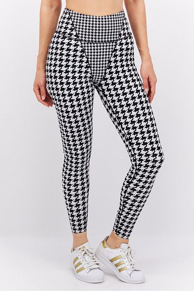 adidas x Ivy Park شورت تدريب ضيق للنساء، أسود