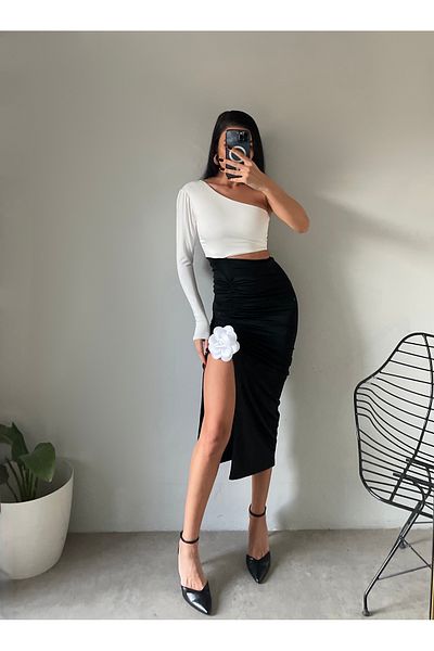 Alba Rochie albă neagră cu aplicație de trandafir