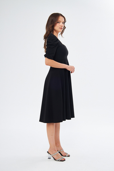 bayansepeti Dámské flexibilní krepové tkaniny s krátkým rukávem, čtvercovým výstřihem, midi délka černé večerní šaty 080