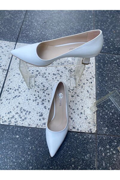 Metin Ayakkabı beyaz renk  dış meteryal cild deri az ve kadeh topuklu kadın a...