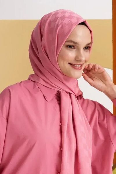 Madame Polo Silky Jacquard Lara Shawl Checker Pattern - Sweet Pink