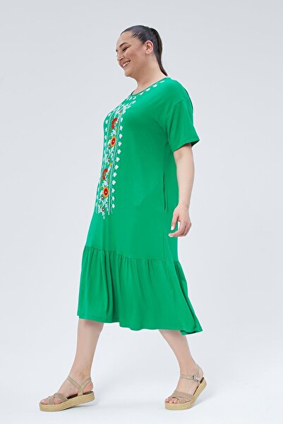 Ebsumu Kadın Büyük Beden Önü Renkli Çiçek Nakışlı Pileli Uzun Yeşil Elbise