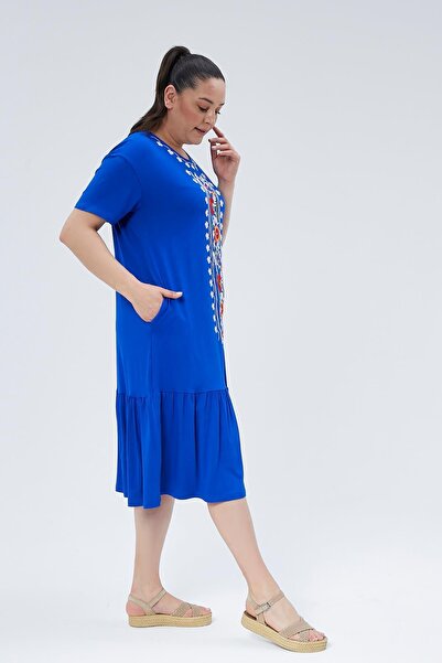 Ebsumu Kadın Büyük Beden Önü Renkli Çiçek Nakışlı Pileli Uzun Mavi Elbise