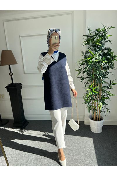 Nisa Nalbantoğlu Navy Blue Tweed Hijab Sweater