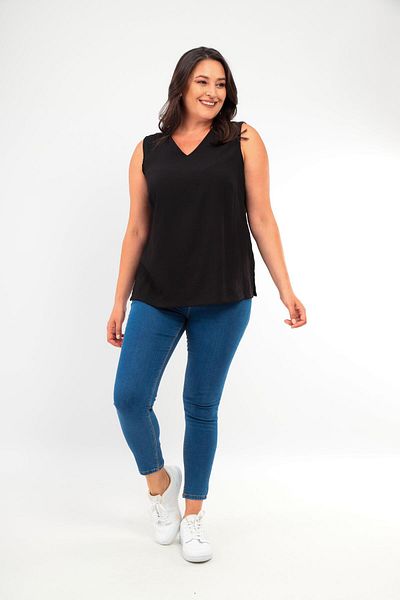 Trend42plus Plus Size V-Neck Slit Detailed Sleeveless Black Blouse