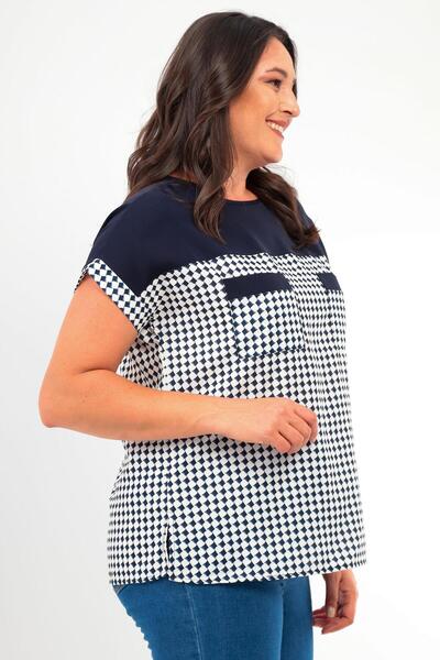 Metpoint Trend42Plus Large Size Houndstooth Patterned Navy Blue Blouse with Pocket Detail