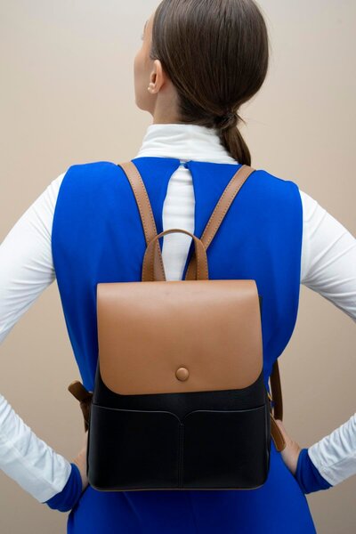 Matthew Cox حقيبة ظهر BYN2244 باللون الأسود