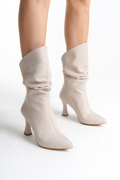 MARSEDO Sara Beige γυναικείες μπότες με τακούνι - μυτερή μύτη, φυσούνα και φερμουάρ στην πλάτη