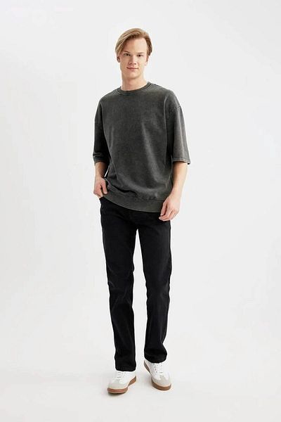 DeFacto Sergio Regular Fit Regular Fit Jeanshose mit normaler Taille und Röhrenbein W6868az24sp
