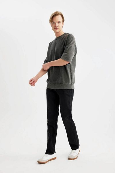 DeFacto Sergio Regular Fit Regular Fit Jeanshose mit normaler Taille und Röhrenbein W6868az24sp