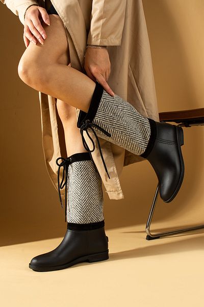 Pembe Potin Women's Black and White New Season Waterproof Style Rain Boots