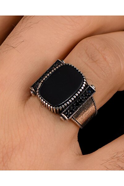 Prestige Gümüş Erkek Yüzüğü Oniks Taşlı Zirkon Taş Süslemeli 925 Ayar 100228