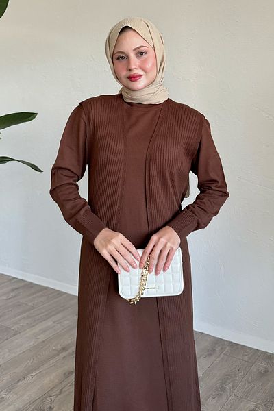 InStyle Σετ πλεκτό Bitter Brown με λεπτομέρεια καρφίτσας γιλέκο