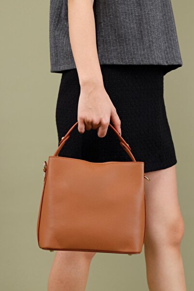 Getcho Armine 222 Tan Pia Bernelle Chain Detailed Hand and Shoulder Portable Bag Modern Style Large Volume