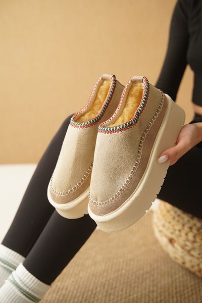 Capone Outfitters Thick Sole Women's Indoor Slippers with Round Toe and Fur Saddles
