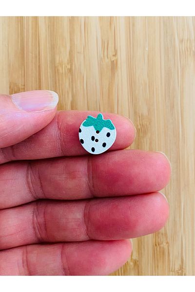 Kartopu White Painted Patterned Shaped Wooden Button 15 mm X 13 Mm. Pack of 6. Ladybug with a Print.