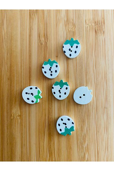 Kartopu White Painted Patterned Shaped Wooden Button 15 mm X 13 Mm. Pack of 6. Ladybug with a Print.