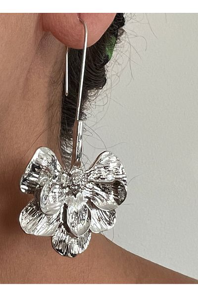tones official Modern-Vintage Long Silver Color Flower Earrings