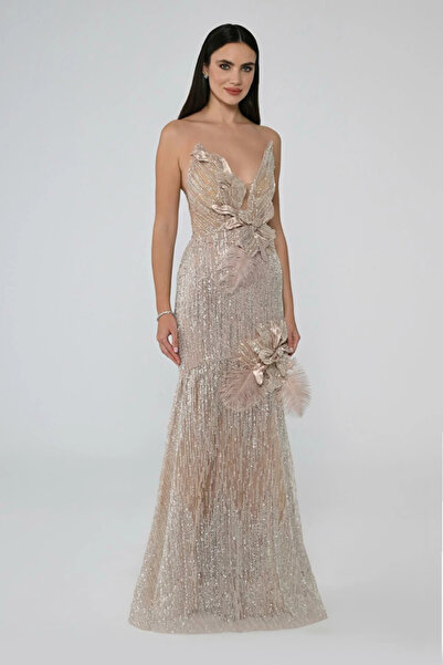 ALFABETA V YAKA GÖGÜS DEKOLTELİ ÇİÇEK VE TÜY AKSESUARLI PAYET ŞIK UZUN ABİYE ELBİSE