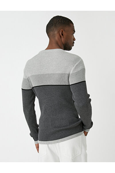 Koton Basic-Strickpullover mit Rundhalsausschnitt und Farbblockmuster